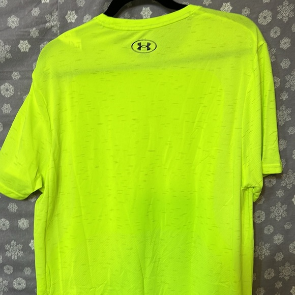 Under armour neon colored tee - Picture 3 of 4